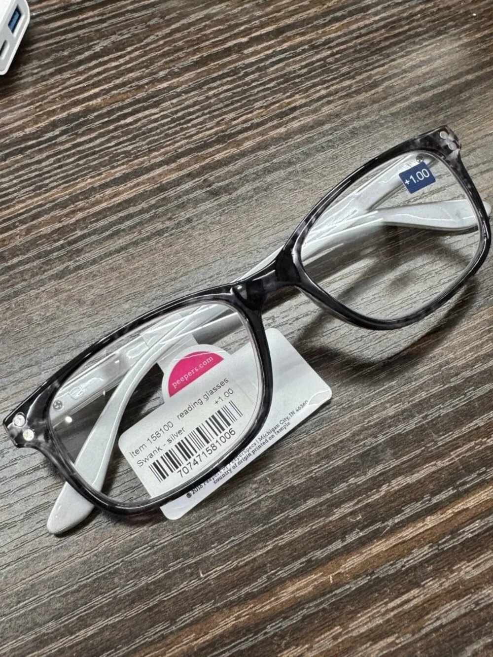Peepers swank Readers +1.00 in Silver Tortoise Shell w Soft Case reading glasses